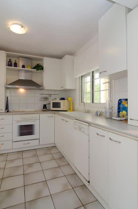 Wonderful House With Private Garden Villa Flogita Bagian luar foto