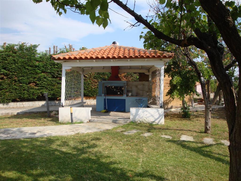 Wonderful House With Private Garden Villa Flogita Bagian luar foto