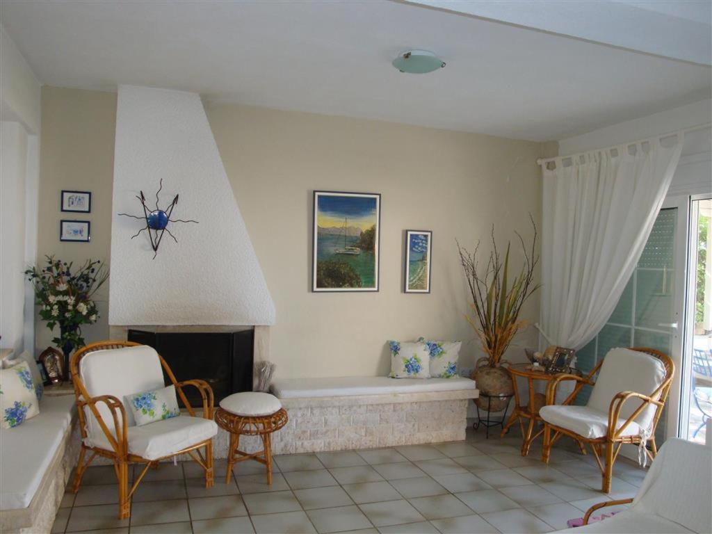 Wonderful House With Private Garden Villa Flogita Bagian luar foto