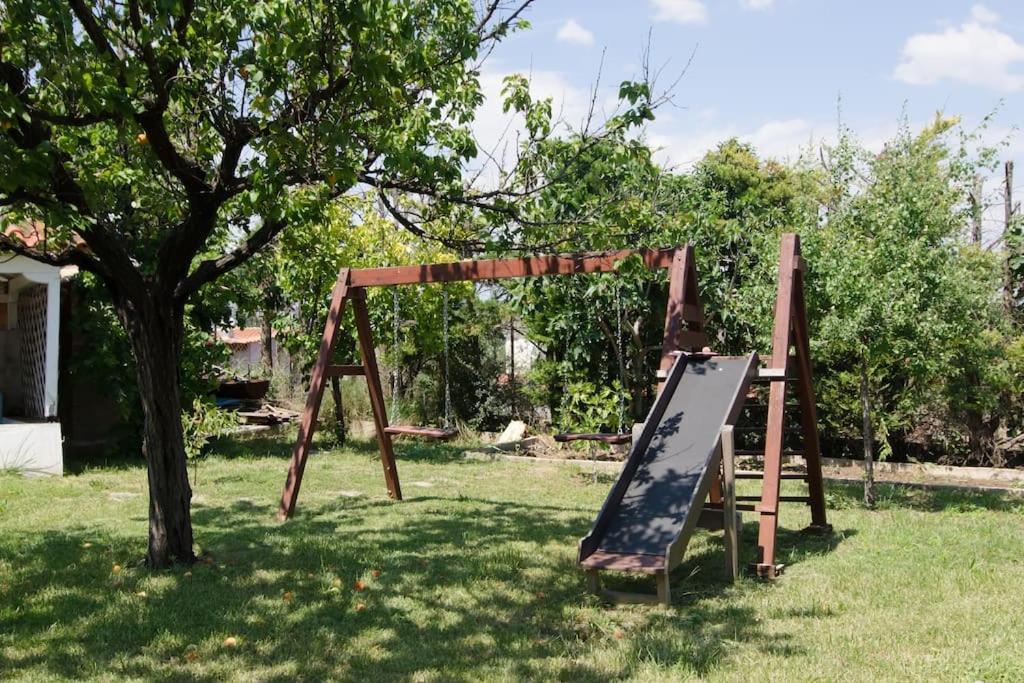 Wonderful House With Private Garden Villa Flogita Bagian luar foto