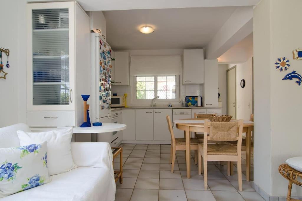 Wonderful House With Private Garden Villa Flogita Bagian luar foto