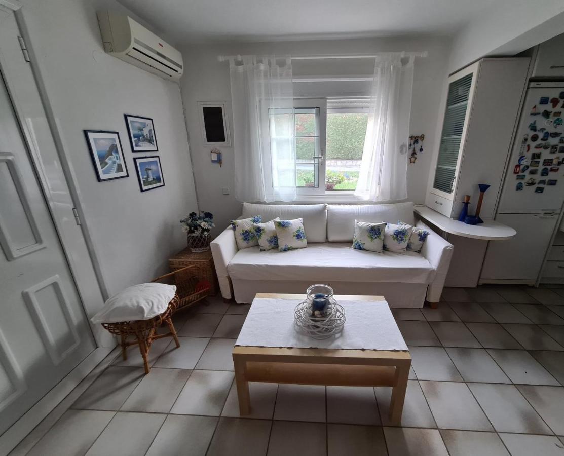 Wonderful House With Private Garden Villa Flogita Bagian luar foto