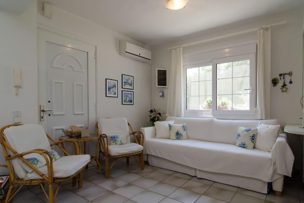 Wonderful House With Private Garden Villa Flogita Bagian luar foto