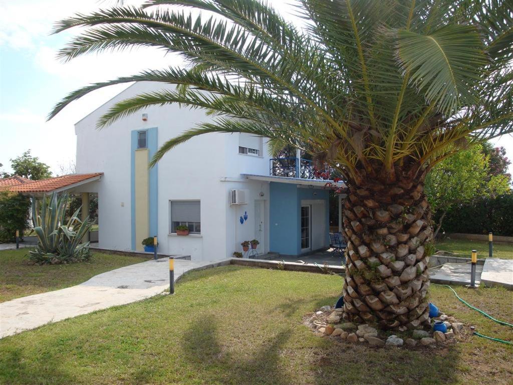 Wonderful House With Private Garden Villa Flogita Bagian luar foto