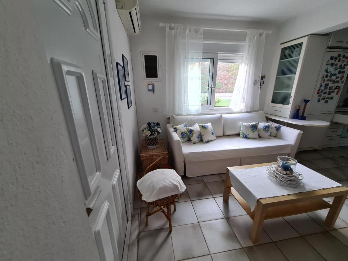 Wonderful House With Private Garden Villa Flogita Bagian luar foto