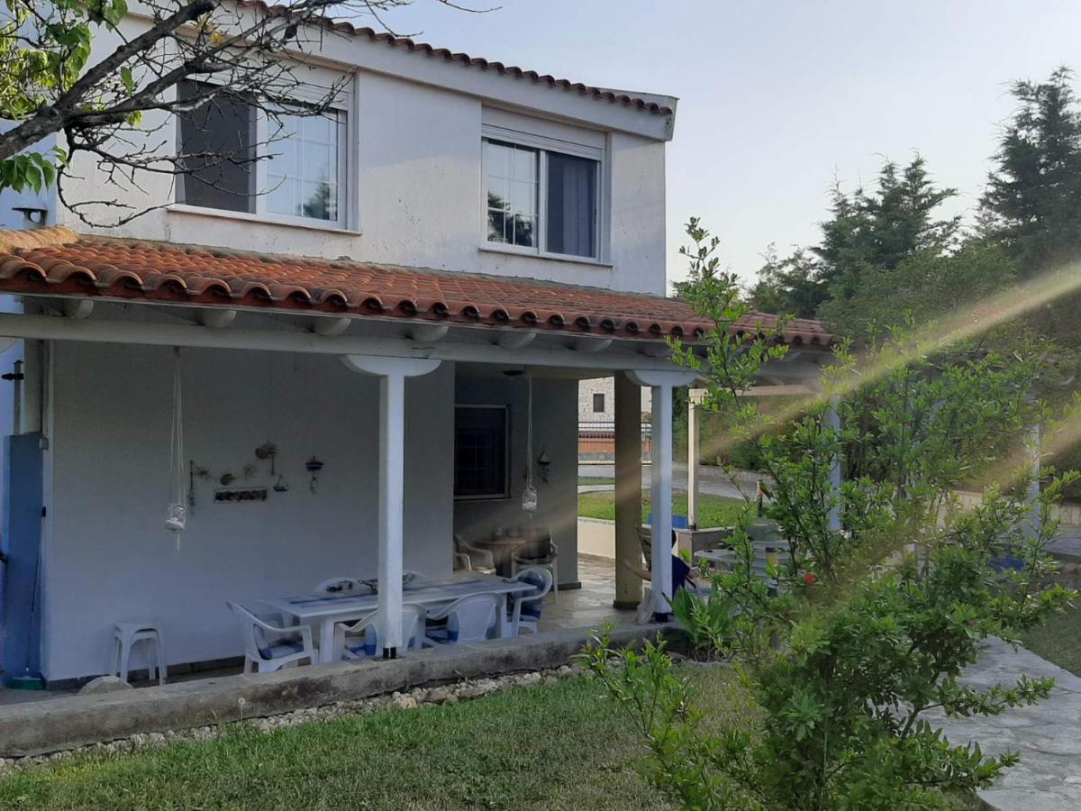 Wonderful House With Private Garden Villa Flogita Bagian luar foto