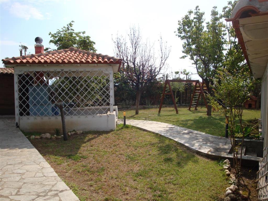 Wonderful House With Private Garden Villa Flogita Bagian luar foto