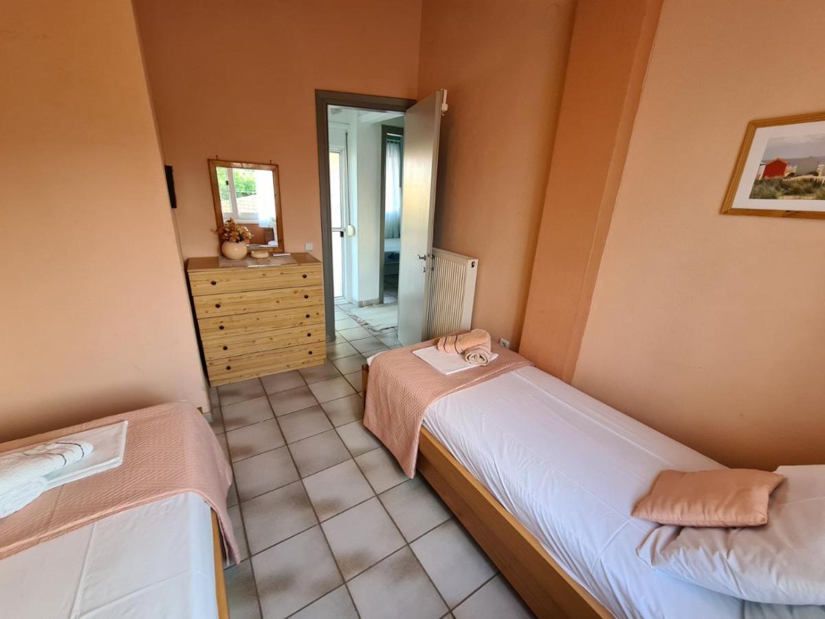 Wonderful House With Private Garden Villa Flogita Bagian luar foto